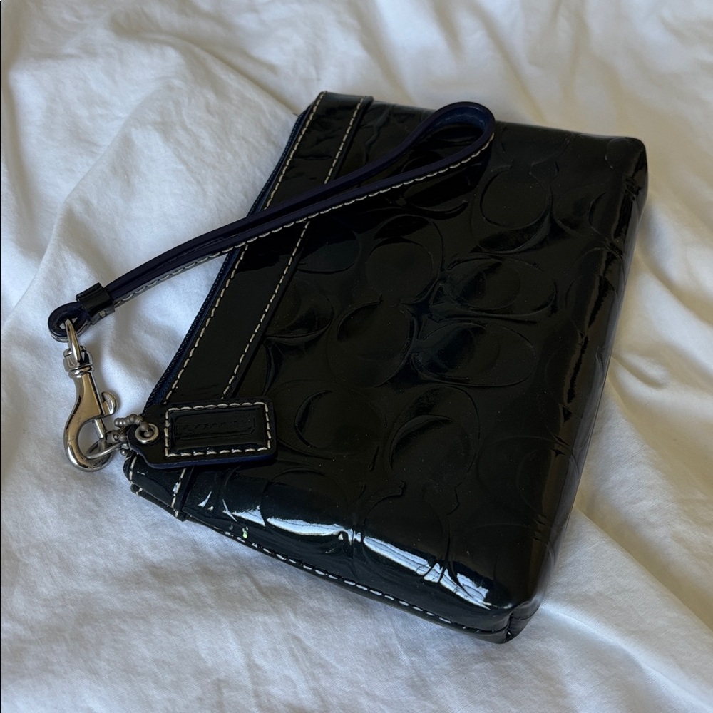 ⭐️ 3 for $20 - Bundle and save!!⭐️
COACH Navy Patent Leather Wristlet - Picture 5 of 8